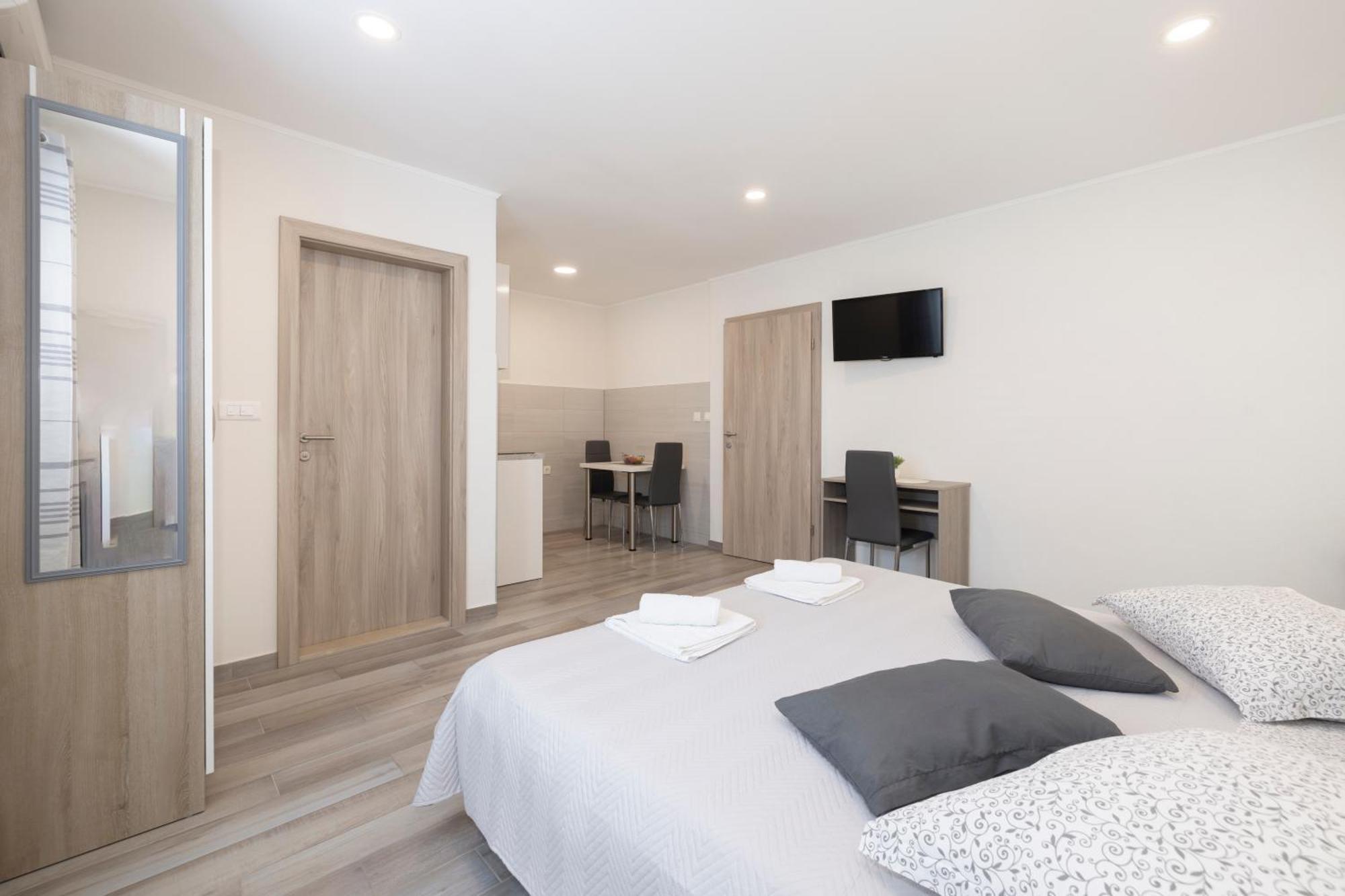 Apartmani Marta Tučepi Buitenkant foto
