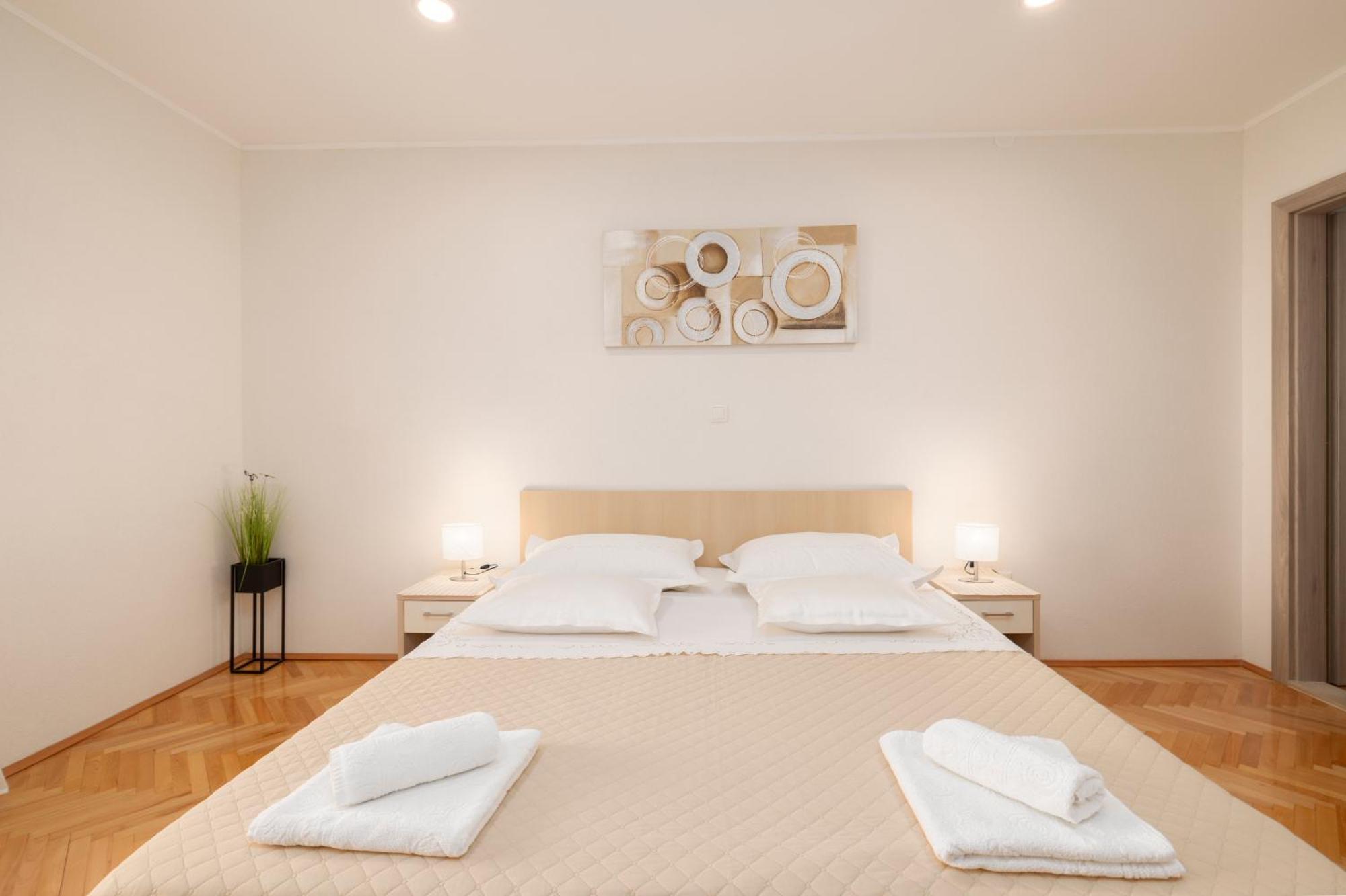 Apartmani Marta Tučepi Buitenkant foto