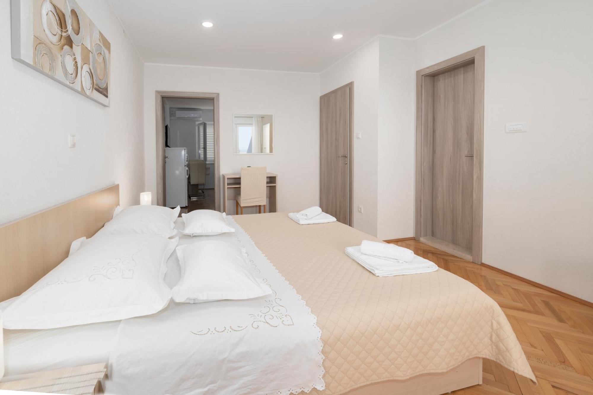 Apartmani Marta Tučepi Kamer foto